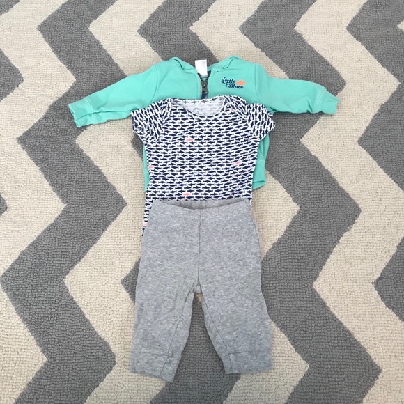 Baby hoodie, bodysuit, and pants set 3 months - Picture 3 of 4